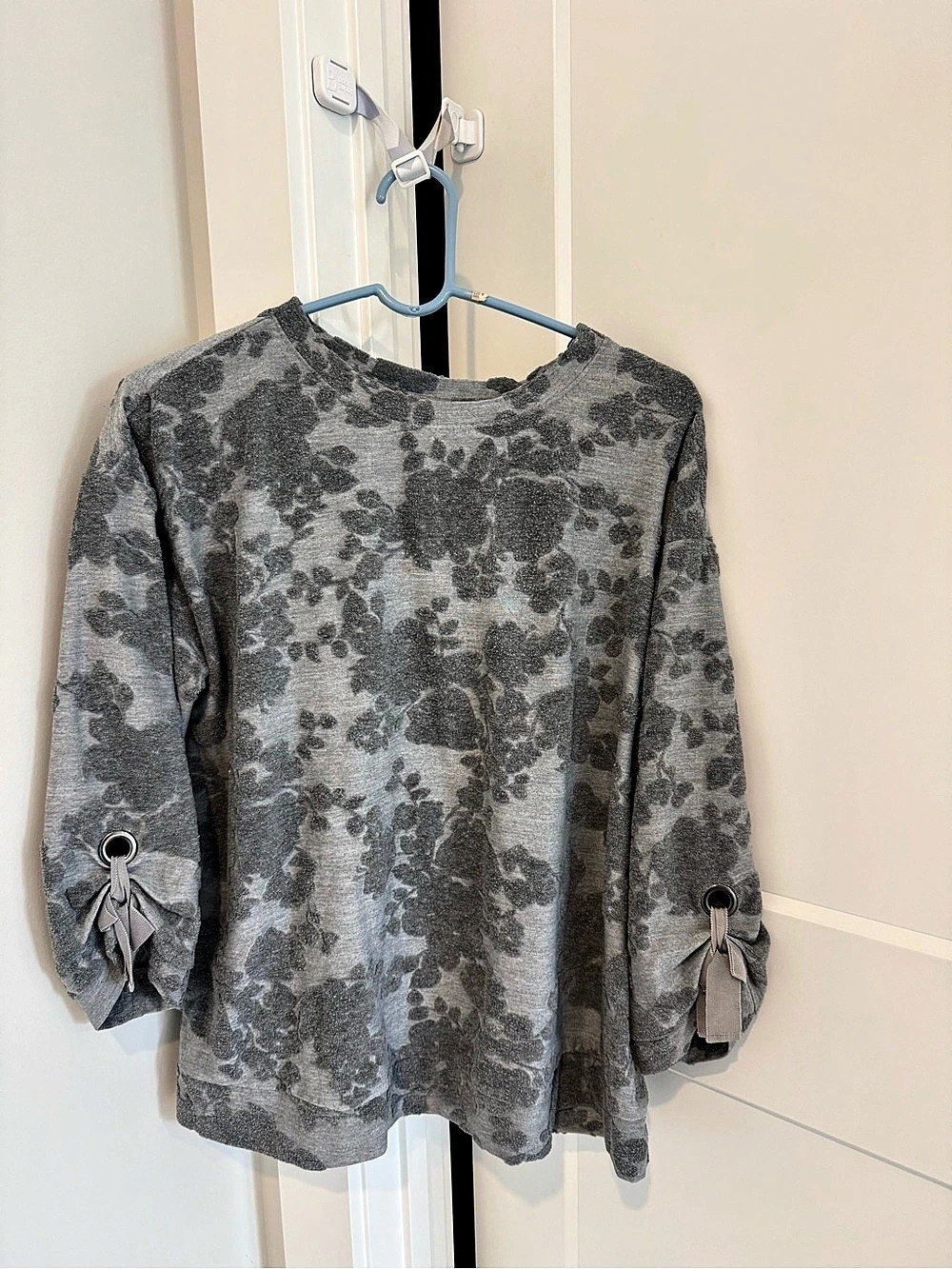 Simply Vera Wang Floral Long Sleeve Tunic Gray XL Like New